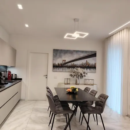 Varese- Family & Group With Private Parking *