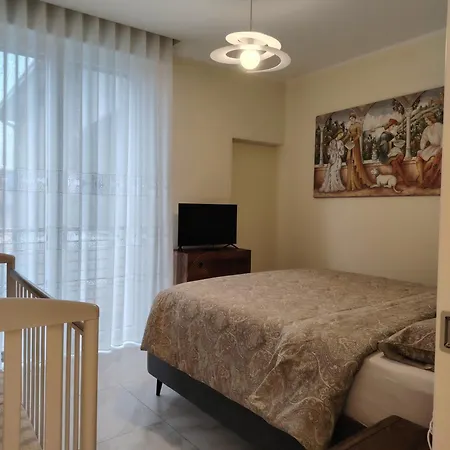 Varese- Family & Group With Private Parking *